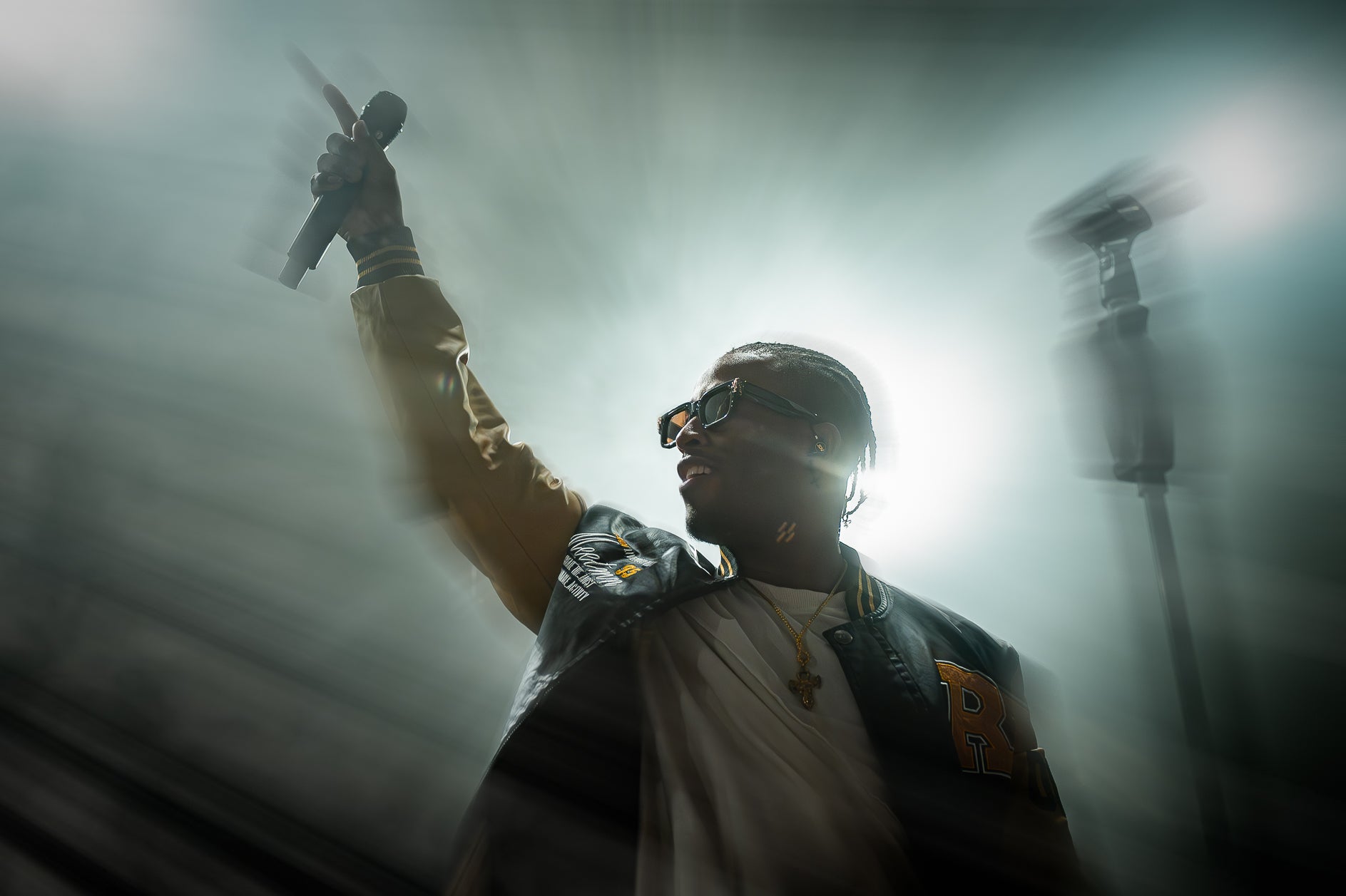 Jefferson Da Veiga Dias treasure tribute to bruno mars singer eyewear lion's tale studios mic sbs6 concert event