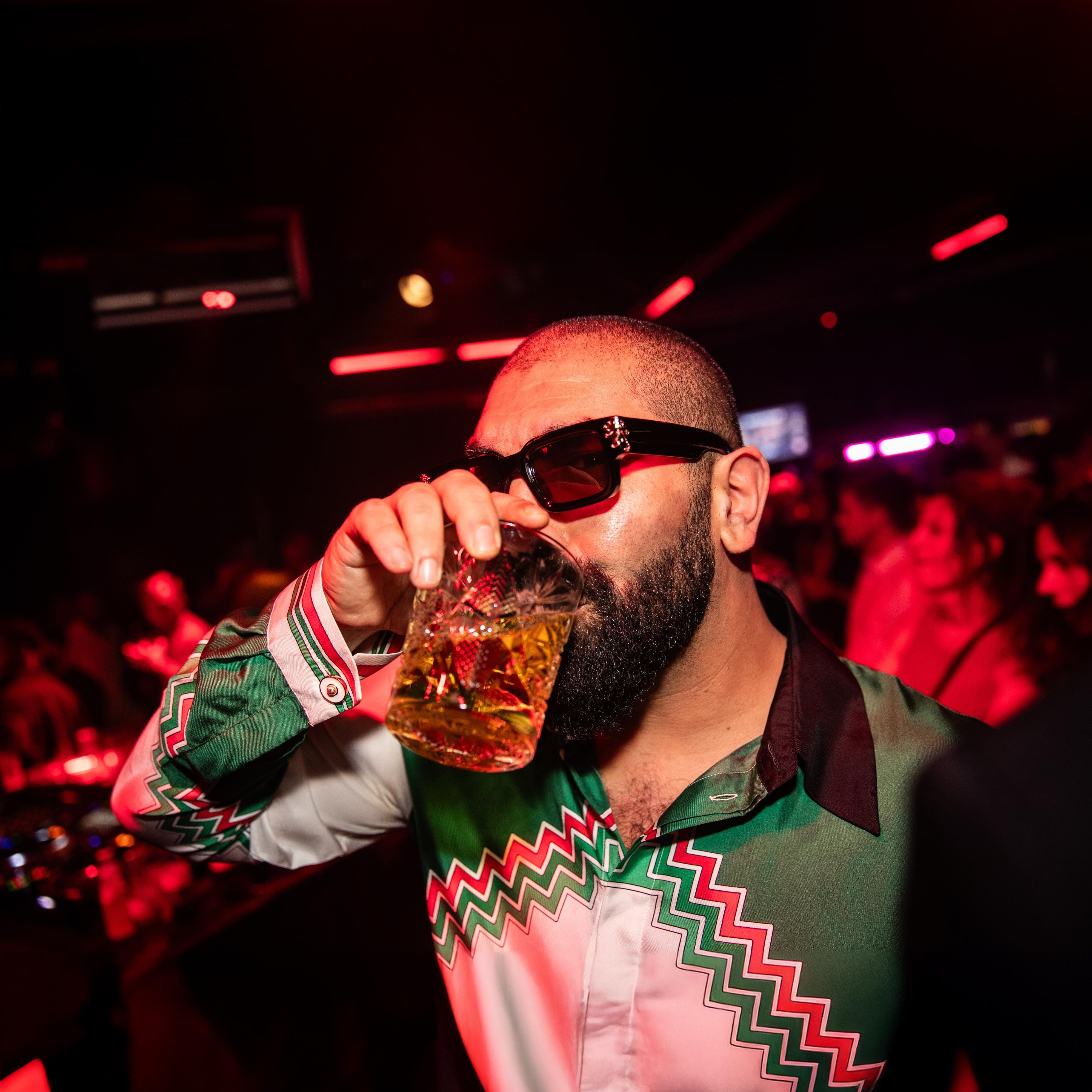 sjaak mr. shakes drink lion's tale studios roaring lion's eyewear club night crowd casablanca silk Roaring Lionâs Eyewear by Lionâs Tale Studios - unisex sunglasses available in Jet Black/Light Blue, Jet Black/Tea Brown, and Light Brown/Light Blue. Premium frame with case, dust bag, and cleaning cloth included. Worn by models such as Masami Leimena, Sjaak, Andy van der Meijde, and Royston Drenthe. Inspired by the spirit of âSinga Yang Mengaumâ - the Roaring Lion. Roaring Lionâs Eyewear