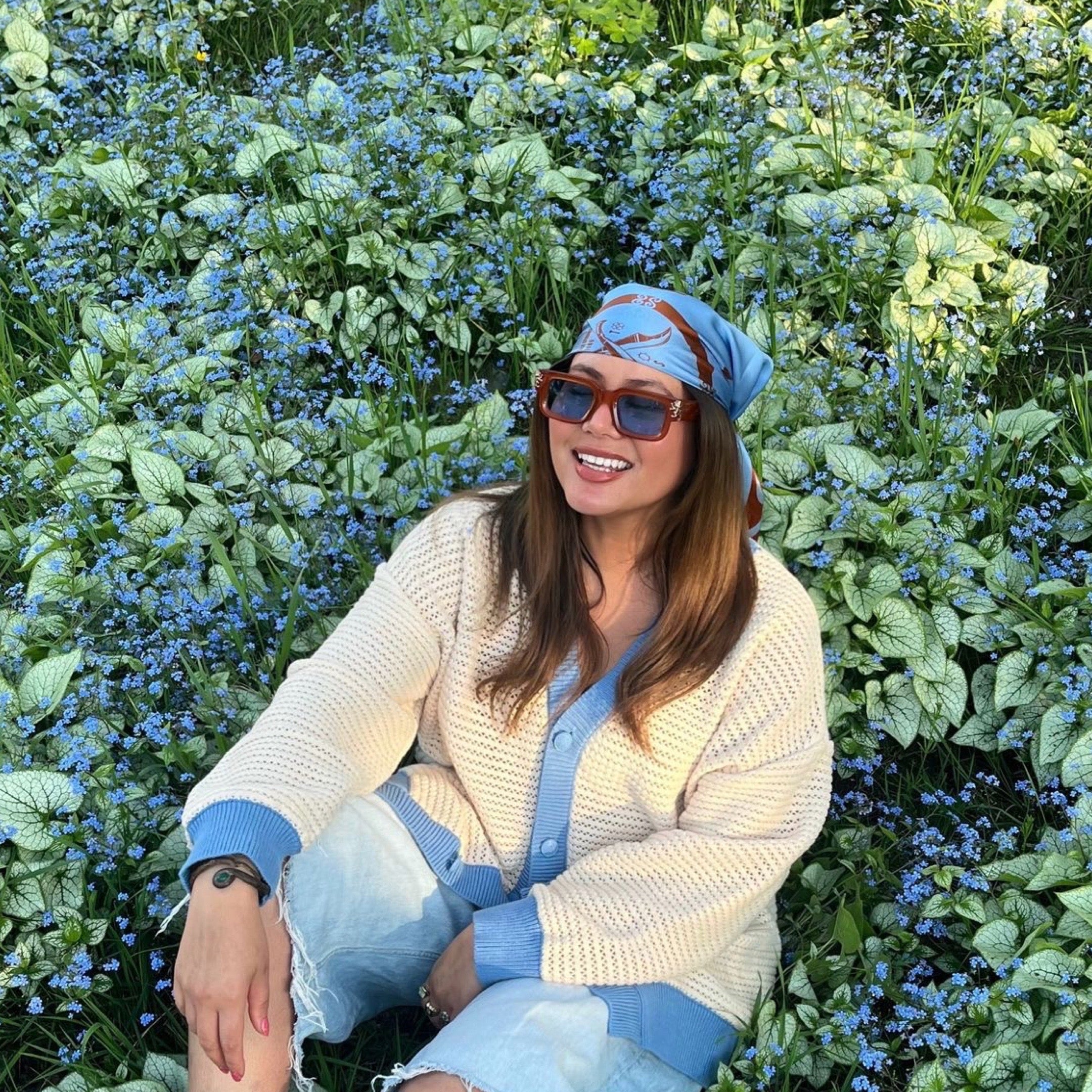 rheebana tualena amsterdam model silk cardigan knitwear eyewear sky dune shop the look summer 2025 festival vibes womens wear fashion Fashion OOTD StyleInspo Streetwear MensFashion WomensFashion FashionStyle Lookbook LuxuryFashion WhatIWore zonnebril zijden sjaal gebreide trui