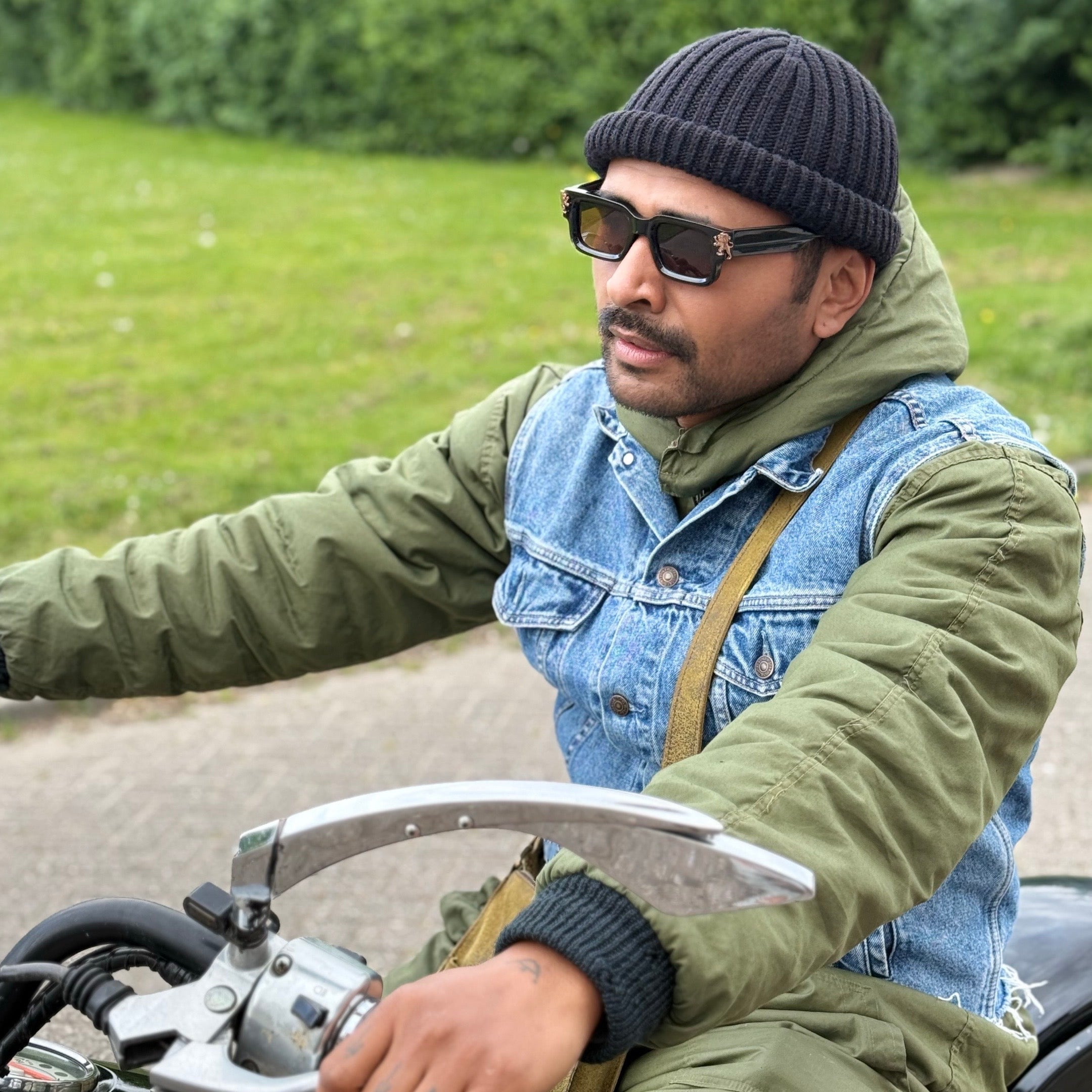joenoes polnaija molukker moluccan acteur actor belanda NL nederland theater twc maluku vrij motor lion's tale studios muts hat beanie black