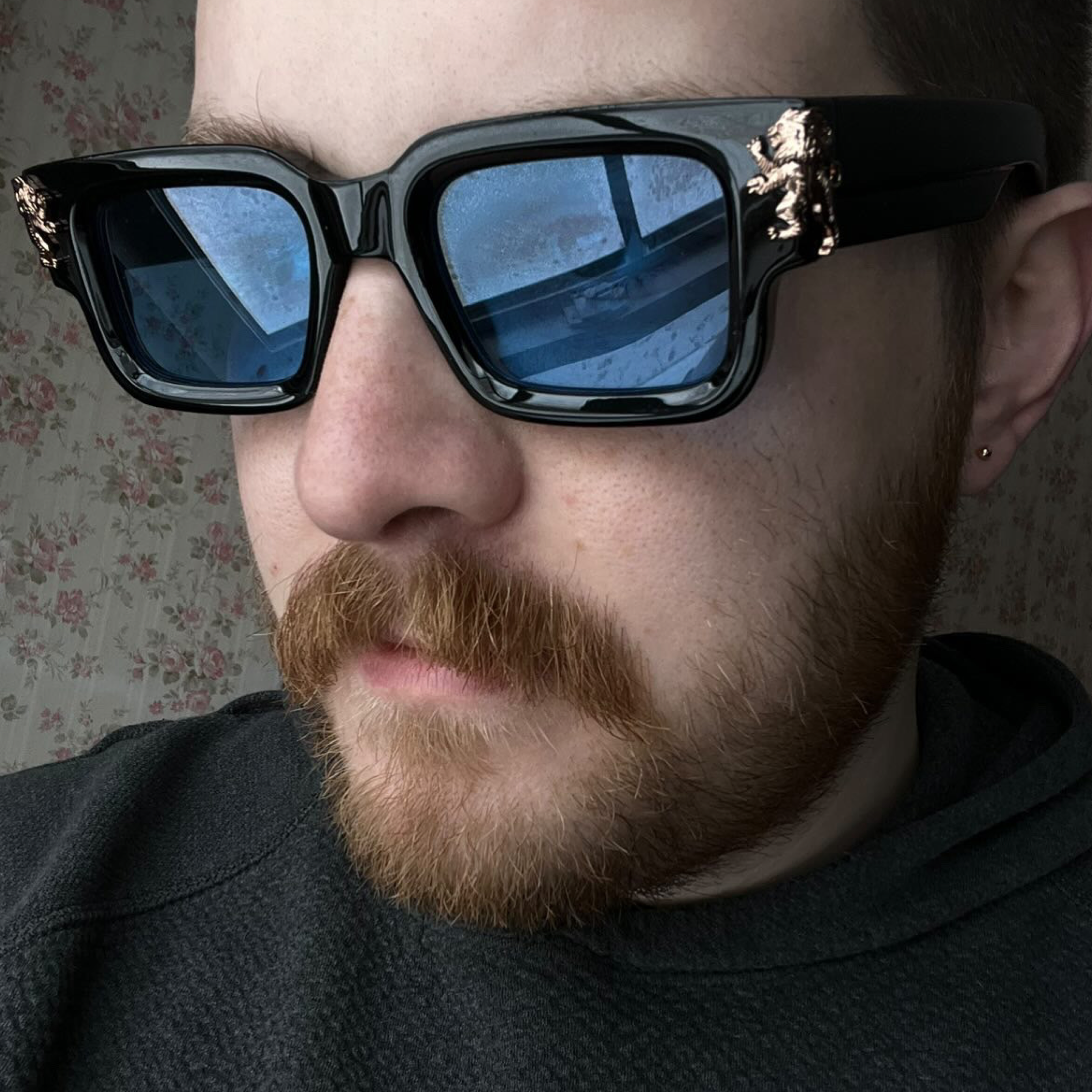 Roaring Lion’s Eyewear by Lion’s Tale Studios - unisex sunglasses available in Jet Black/Light Blue, Jet Black/Tea Brown, and Light Brown/Light Blue. Premium frame with case, dust bag, and cleaning cloth included. Worn by models such as Masami Leimena, Sjaak, Andy van der Meijde, and Royston Drenthe. Inspired by the spirit of ‘Singa Yang Mengaum’ - the Roaring Lion. Roaring Lion’s Eyewear van Lion’s Tale Studios - uniseks zonnebrillen in brady turner music morristown tn