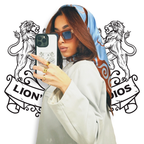 Mashanda Jonathans Influencer Fashion Zijde Silk iPhone 16 Pro Max Case The Netherlands Almelo Model Lion's Tale Studios Style Inspiration Girl Women