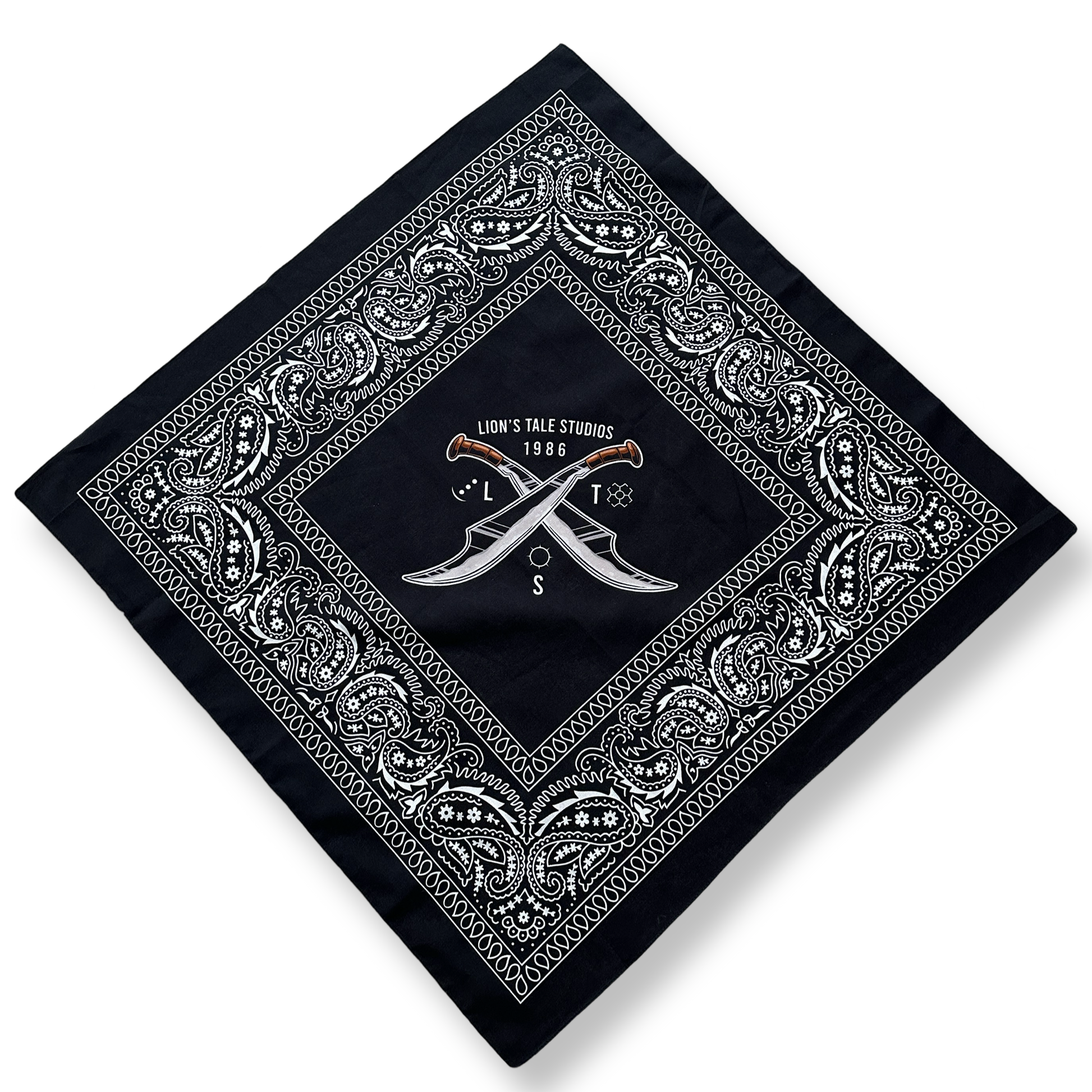 cotton scarf paisley indonesian indo indonesie batik maluku moluks molukken dutch lion's tale studios sjaal katoen black white zwart wit lts warrior logo parang the netherlands