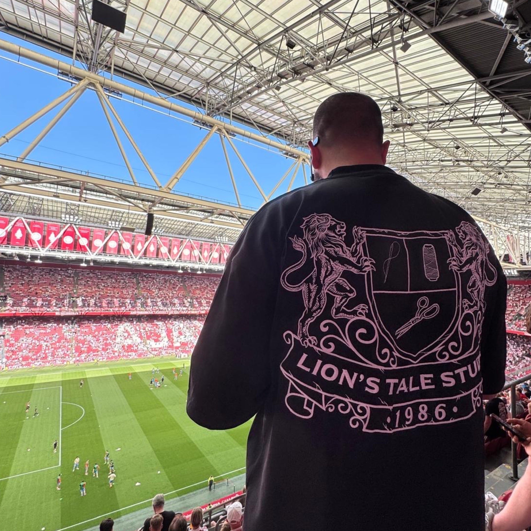 johan cruijff ArenA voetbal OG LTS lions tale studios lions tale studios game ajax amsterdam geoffrey de lizer tshirt t-shirt tee geborduurd